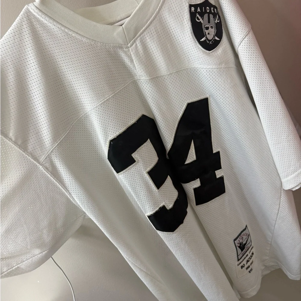 Mitchell & Ness White and Black Los Angeles Raiders Bo Jackson Jersey - Picture 2 of 4